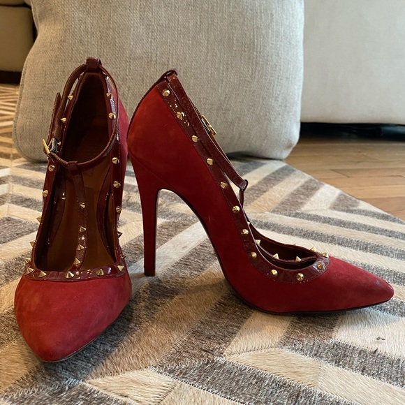 Schutz Burgundy Gold Spiked T Strap ‘Fiona’ - Picture 3 of 8